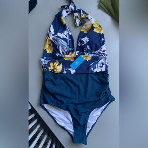 CUPSHE halter top bathing suit NWT Large